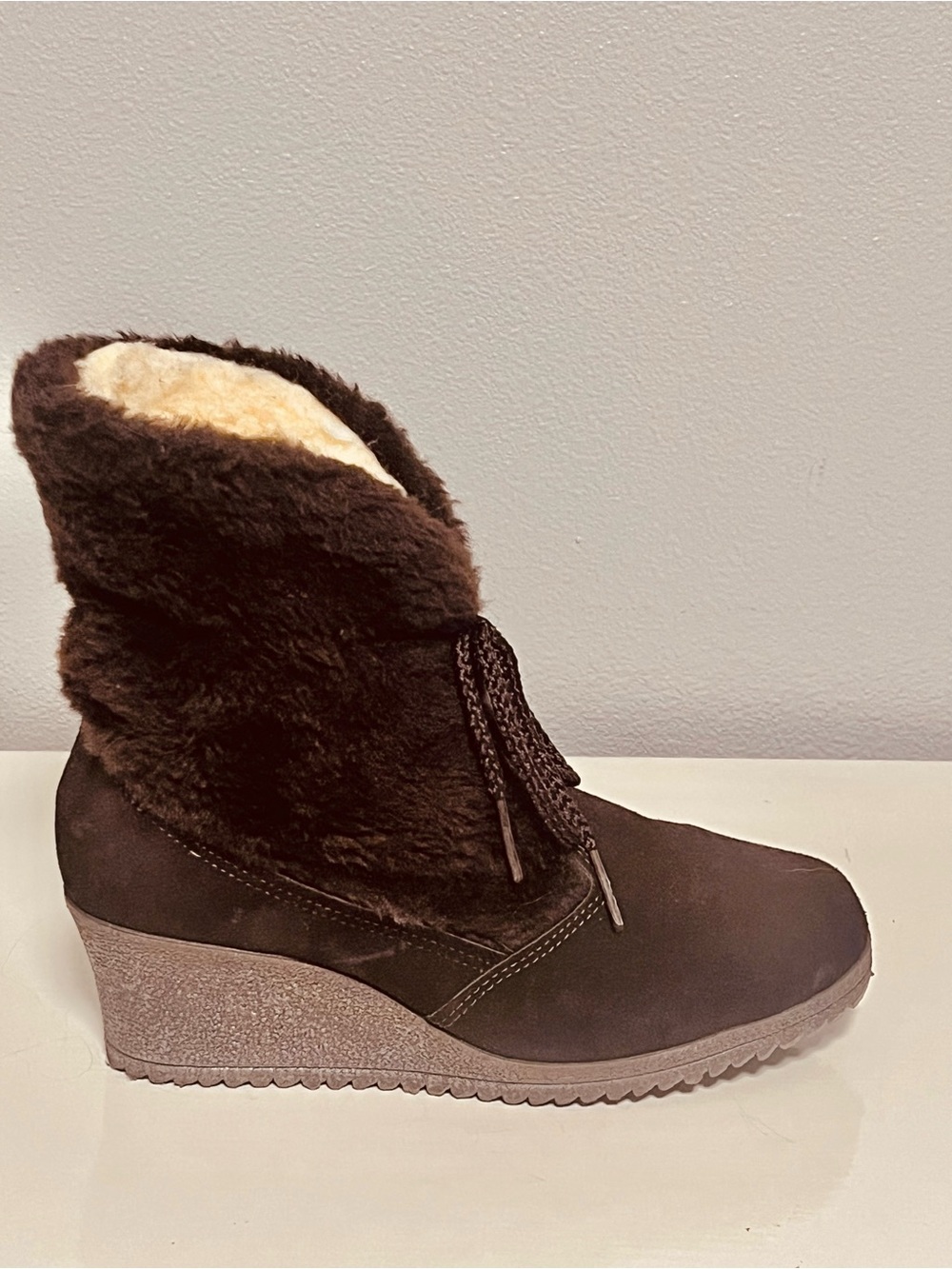 Vintage Northlanders Suede faux fur wedge Booties Sz9 wrap tie Sherpa lined ski